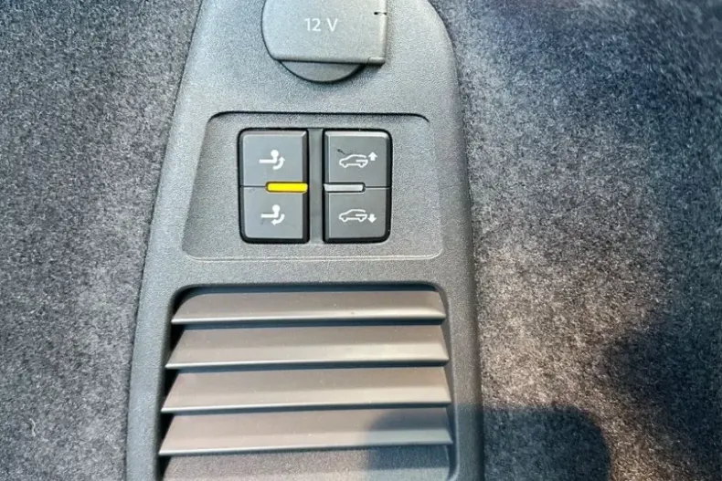 Volkswagen Touareg din 2025 cu 6.000 km - oferta VOL154457 - foto 8