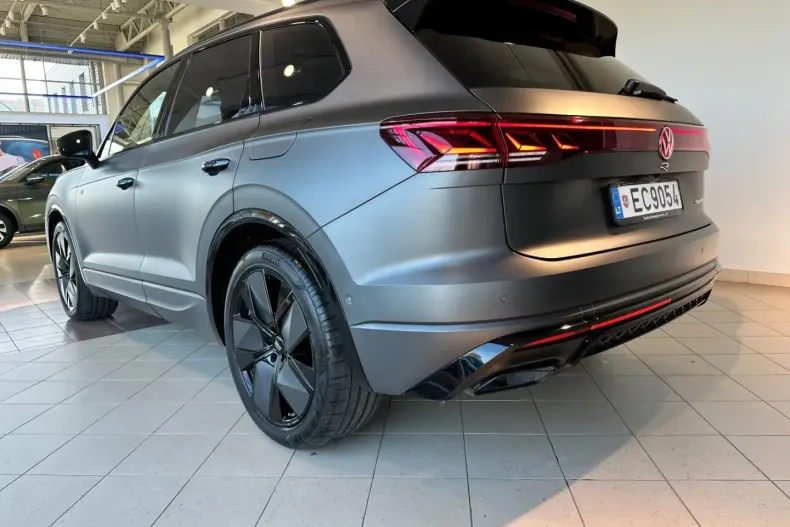 Volkswagen Touareg din 2025 cu 6.000 km - oferta VOL154457 - foto 9