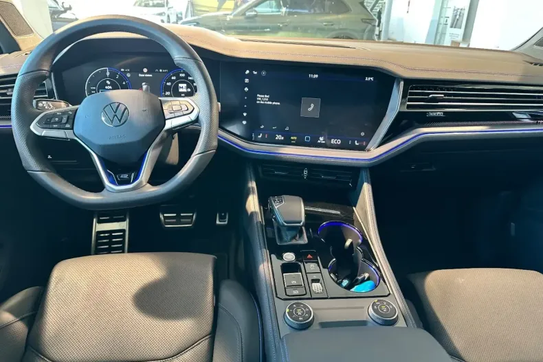 Volkswagen Touareg din 2025 cu 6.000 km - oferta VOL154457 - foto 12