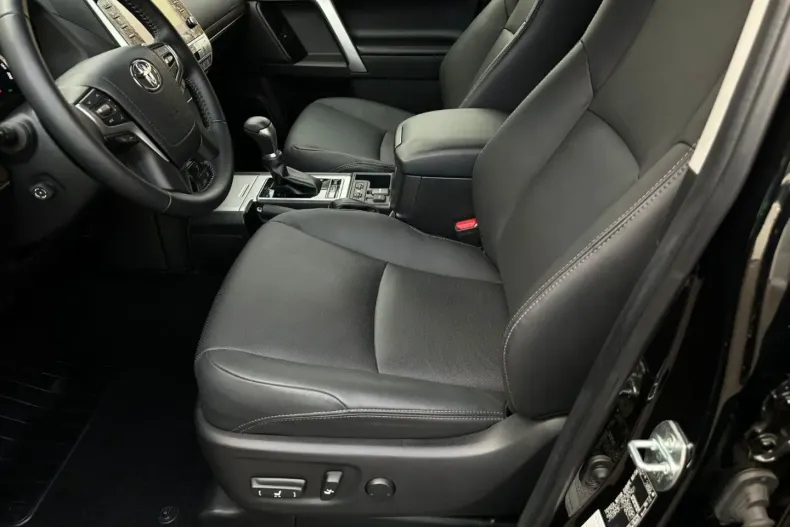 Toyota Land Cruiser din 2023 cu 15.217 km - oferta TOY154473 - foto 2