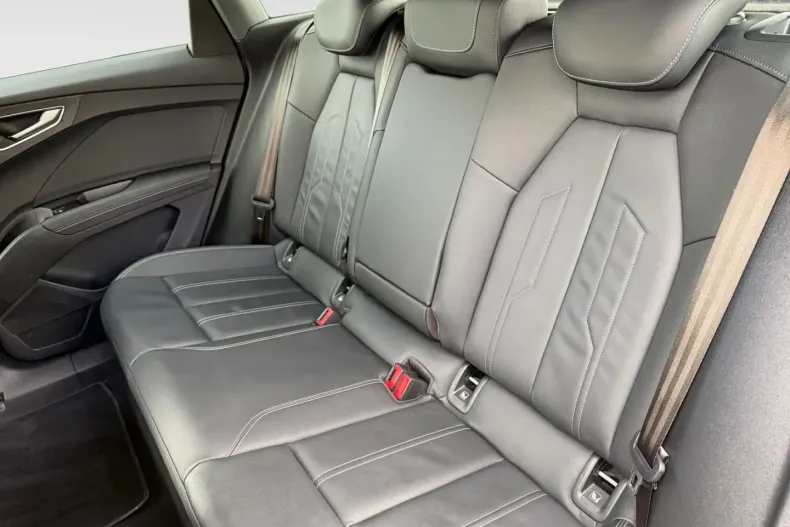 Audi Q4 e-tron din 2022 cu 81.921 km - oferta AUD154478 - foto 8