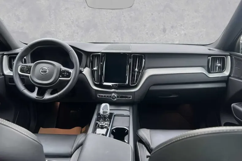 Volvo XC60 din 2024 cu 17.790 km - oferta VOL154492 - foto 4