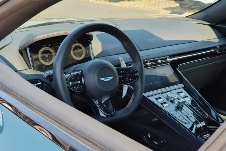 Aston Martin DB12 din 2025 cu 3.000 km - oferta AST154542 - foto 9