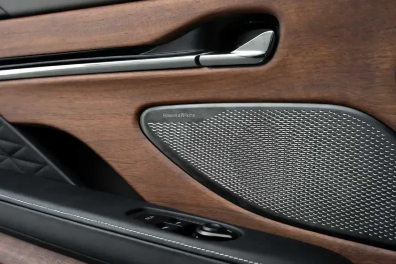 Aston Martin DB12 din 2024 cu 13.300 km - oferta AST154543 - foto 31