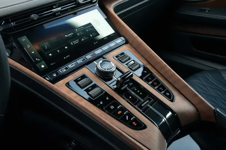 Aston Martin DB12 din 2024 cu 13.300 km - oferta AST154543 - foto 35