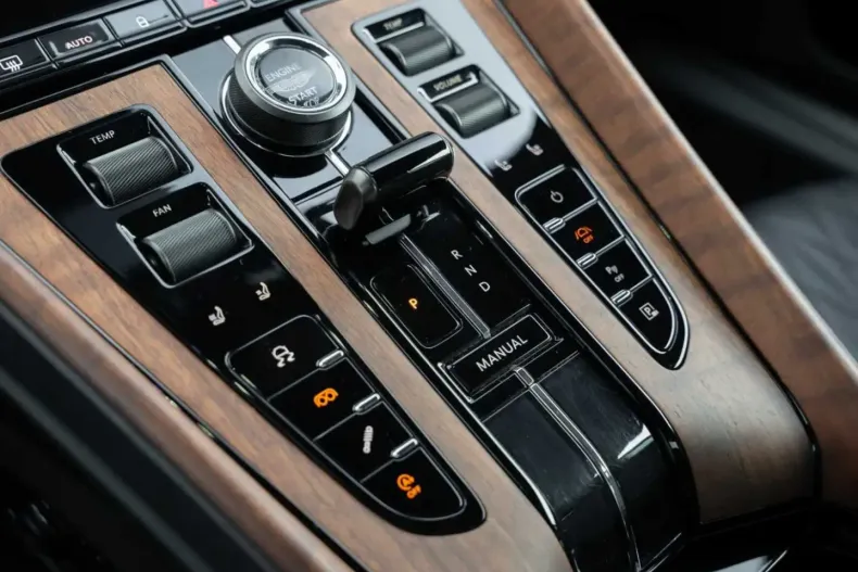 Aston Martin DB12 din 2024 cu 13.300 km - oferta AST154543 - foto 38