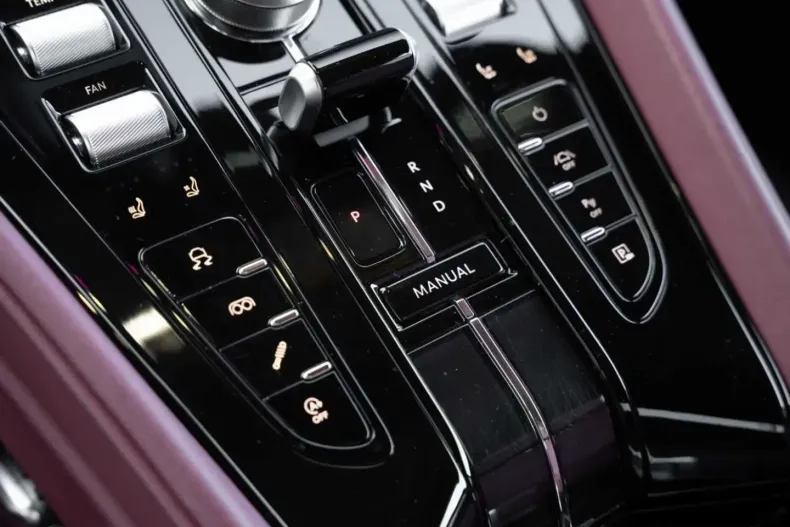 Aston Martin DB12 din 2024 cu 21.500 km - oferta AST154546 - foto 36