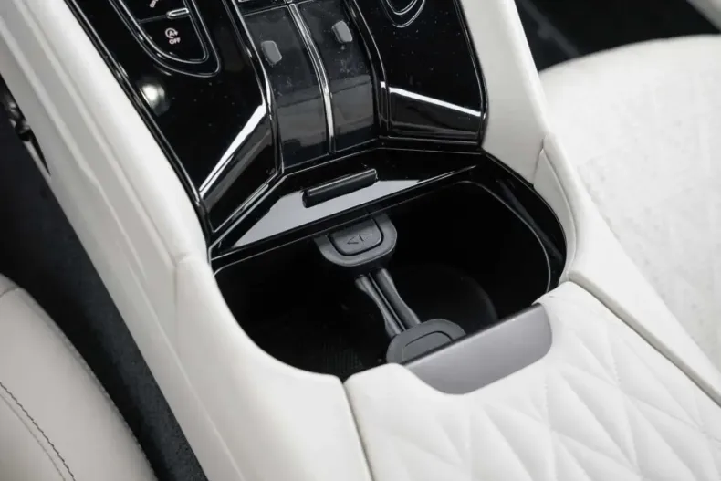 Aston Martin DB12 din 2024 cu 21.600 km - oferta AST154548 - foto 34