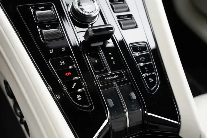 Aston Martin DB12 din 2024 cu 21.600 km - oferta AST154548 - foto 36