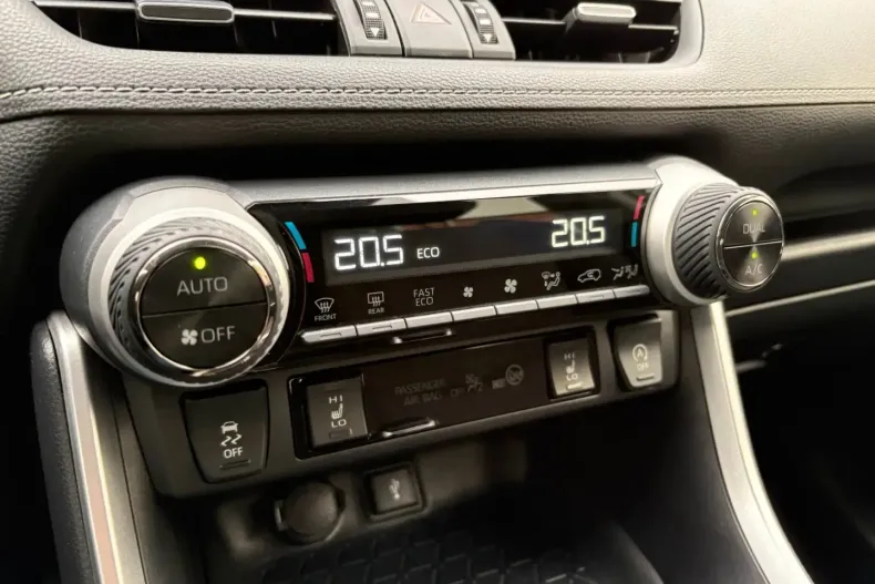 Toyota RAV4 din 2022 cu 85.100 km - oferta TOY154573 - foto 17