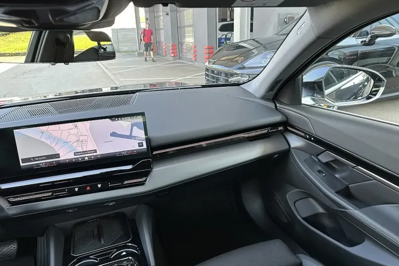 BMW 530 din 2024 cu 10.500 km - oferta BMW154578 - foto 24