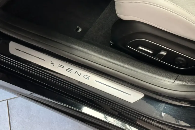 XPENG P7 din 2023 cu 19.315 km - oferta XPE154589 - foto 12