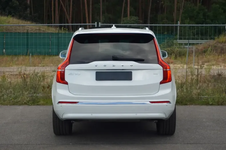Volvo XC90 din 2024 cu 26.687 km - oferta VOL154608 - foto 4