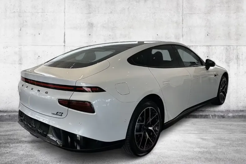 XPENG P7 din 2025 cu 15.000 km - oferta XPE154612 - foto 4