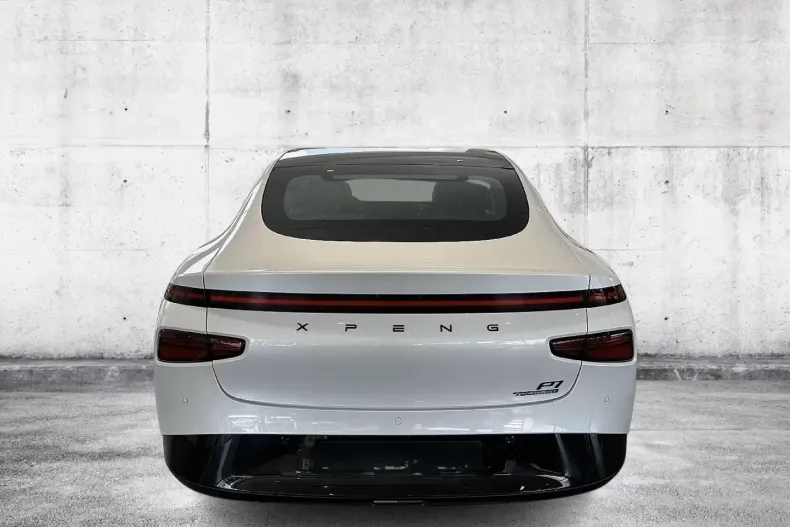 XPENG P7 din 2025 cu 15.000 km - oferta XPE154612 - foto 5