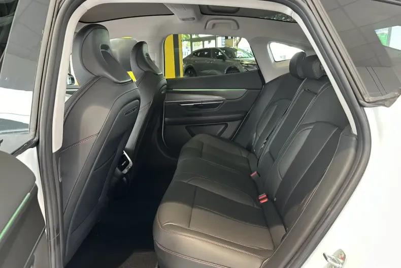 XPENG P7 din 2025 cu 15.000 km - oferta XPE154612 - foto 11