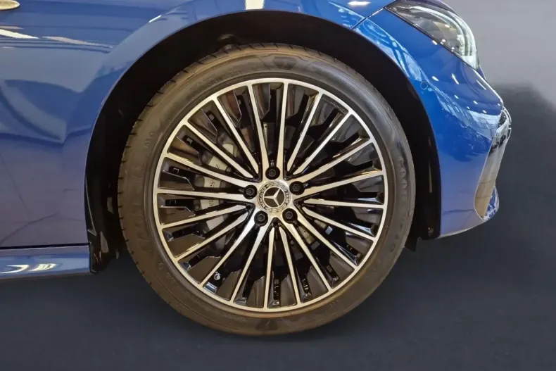 Mercedes-Benz CLE 300 din 2024 cu 8.763 km - oferta MER154619 - foto 6