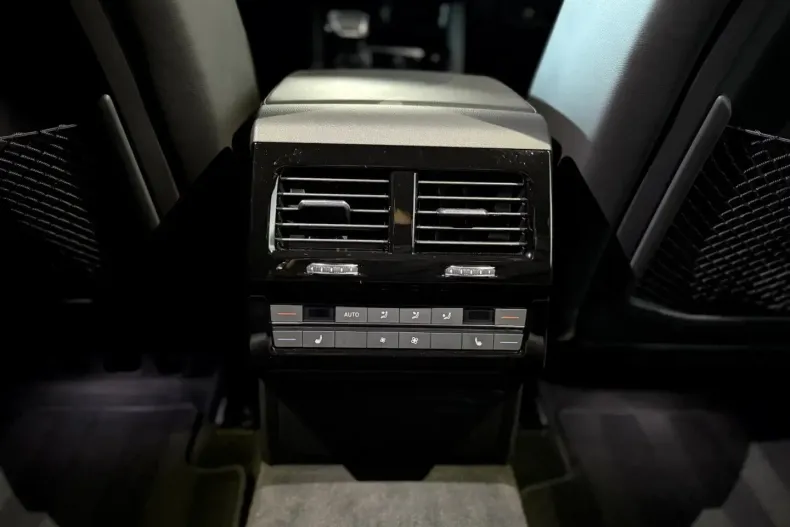 Volkswagen Touareg din 2022 cu 87.160 km - oferta VOL154620 - foto 9