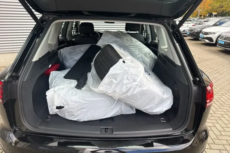 Volkswagen Touareg din 2023 cu 56.400 km - oferta VOL154625 - foto 8