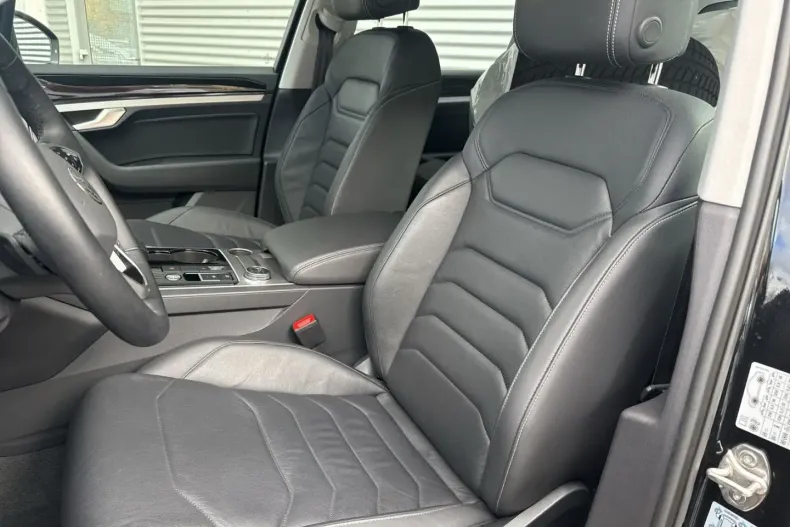 Volkswagen Touareg din 2023 cu 56.400 km - oferta VOL154625 - foto 9