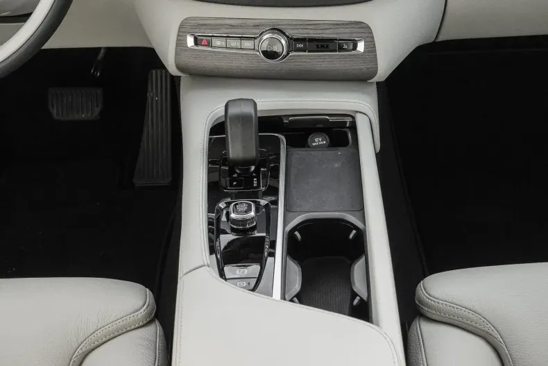 Volvo XC90 din 2023 cu 20.499 km - oferta VOL154634 - foto 12