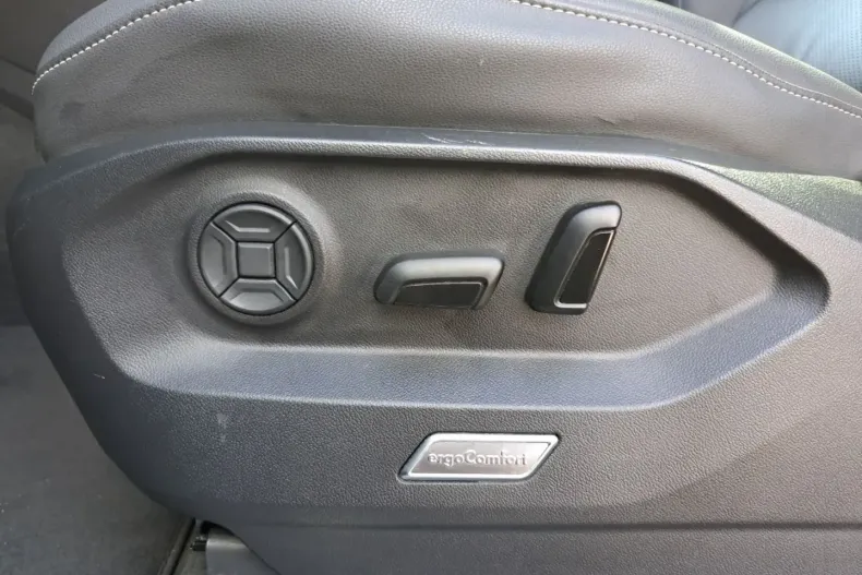 Volkswagen Touareg din 2021 cu 90.247 km - oferta VOL154648 - foto 25