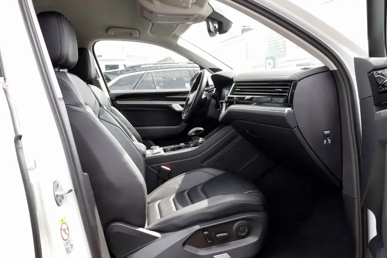 Volkswagen Touareg din 2022 cu 60.333 km - oferta VOL154660 - foto 3