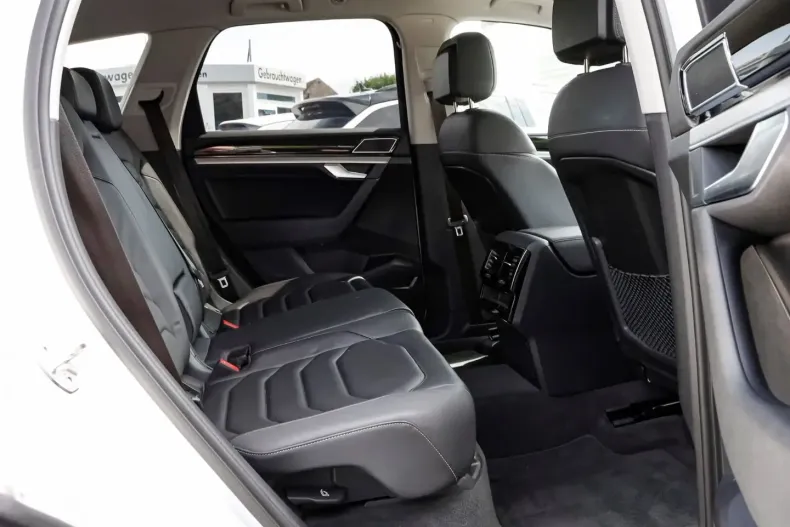 Volkswagen Touareg din 2022 cu 60.333 km - oferta VOL154660 - foto 8