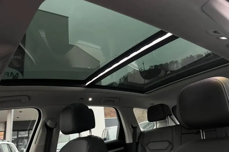 Volkswagen Touareg din 2023 cu 90.470 km - oferta VOL154666 - foto 16