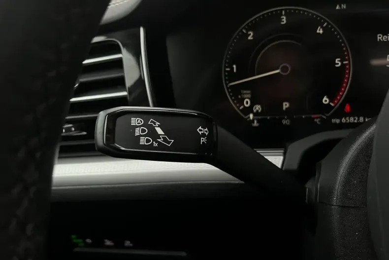 Volkswagen Touareg din 2023 cu 90.470 km - oferta VOL154666 - foto 20