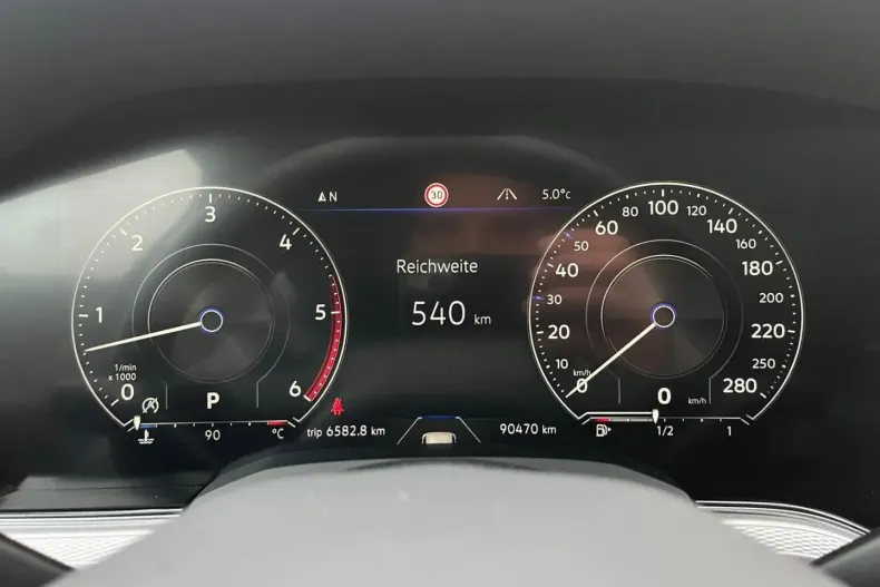 Volkswagen Touareg din 2023 cu 90.470 km - oferta VOL154666 - foto 25