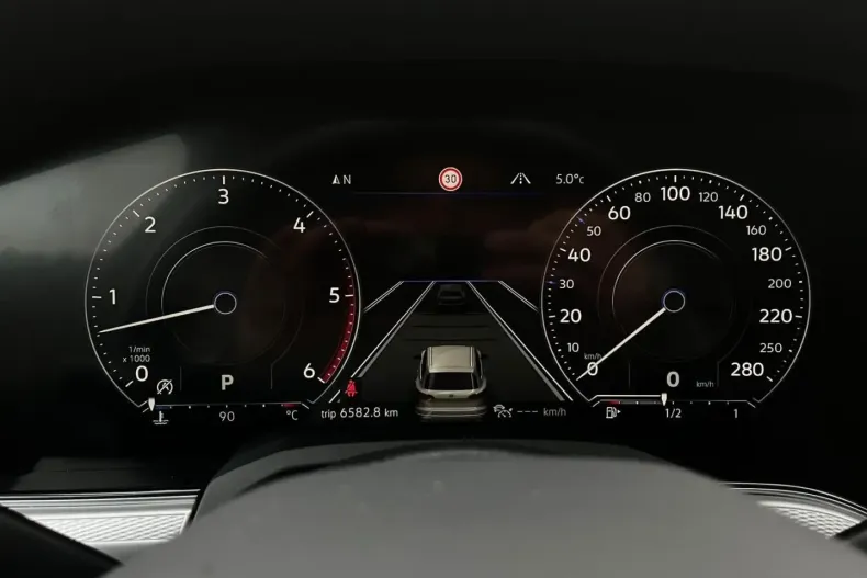 Volkswagen Touareg din 2023 cu 90.470 km - oferta VOL154666 - foto 35