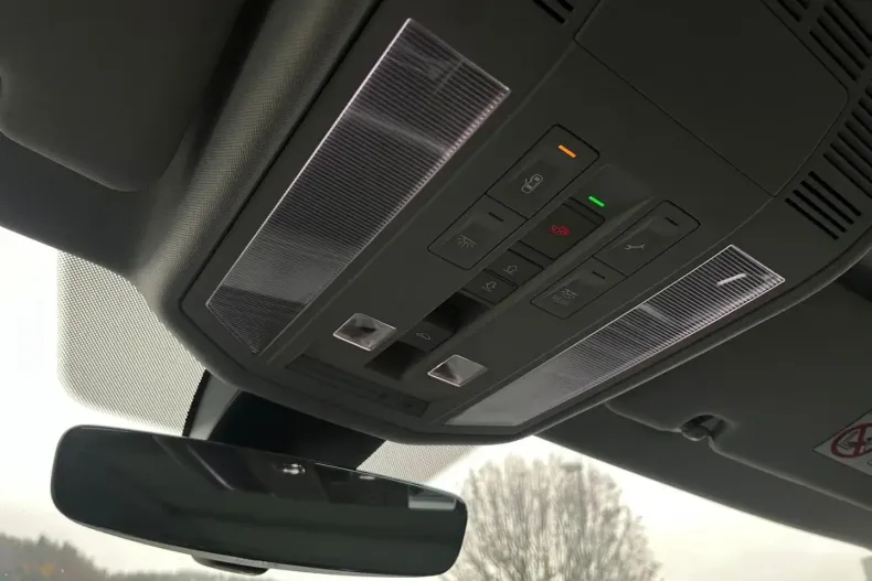 Volkswagen Touareg din 2023 cu 90.470 km - oferta VOL154666 - foto 36