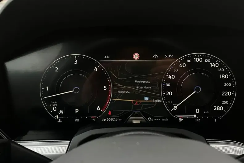 Volkswagen Touareg din 2023 cu 90.470 km - oferta VOL154666 - foto 37