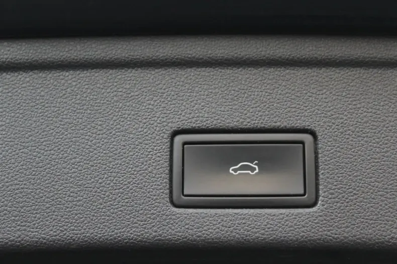 Volkswagen Touareg din 2021 cu 75.800 km - oferta VOL154667 - foto 8