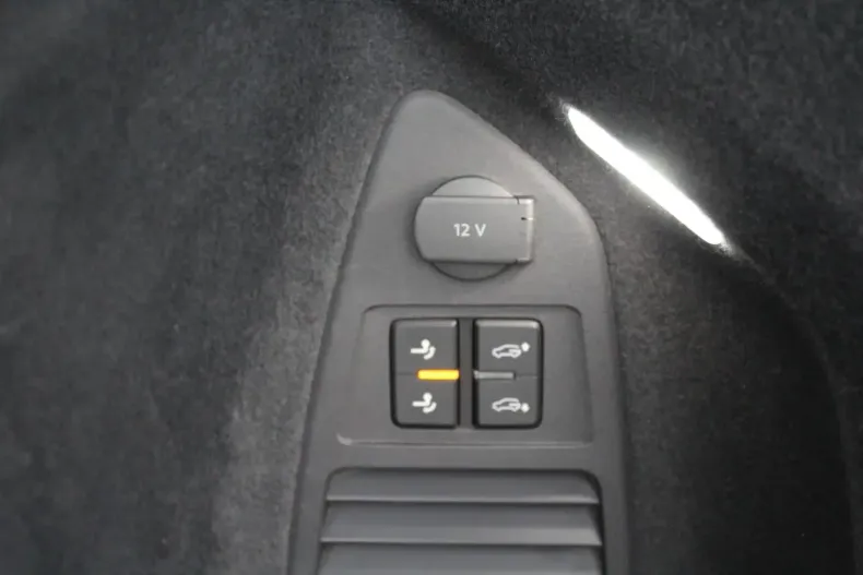 Volkswagen Touareg din 2021 cu 75.800 km - oferta VOL154667 - foto 9