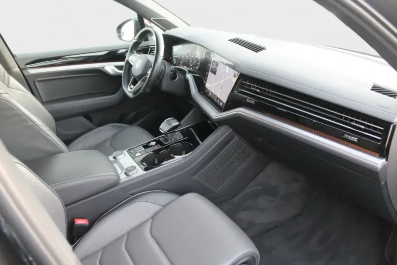 Volkswagen Touareg din 2021 cu 75.800 km - oferta VOL154667 - foto 10