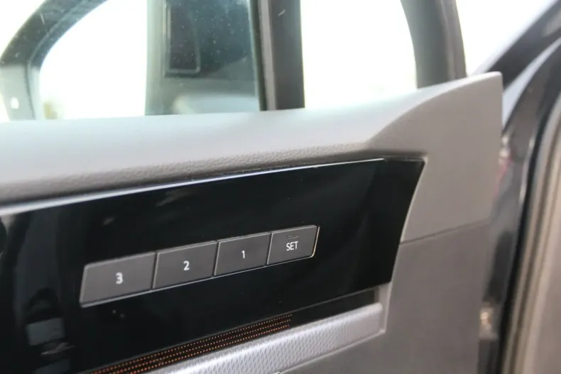 Volkswagen Touareg din 2021 cu 75.800 km - oferta VOL154667 - foto 19