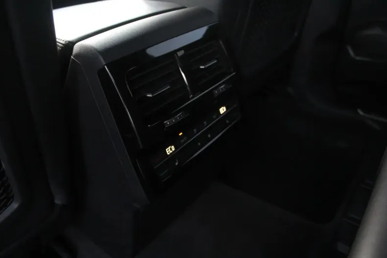 Volkswagen Touareg din 2021 cu 75.800 km - oferta VOL154667 - foto 29