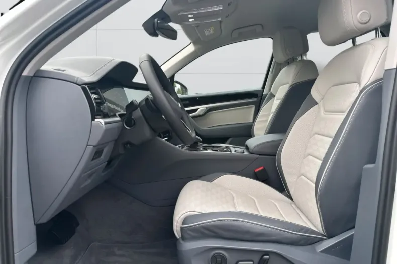 Volkswagen Touareg din 2024 cu 4.985 km - oferta VOL154672 - foto 7