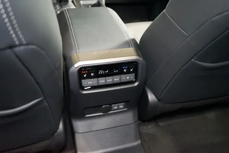 Toyota Land Cruiser din 2024 cu 12.388 km - oferta TOY154674 - foto 22