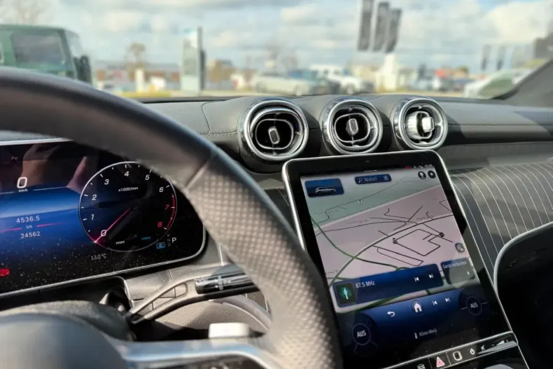 Mercedes-Benz GLC 300 din 2024 cu 24.900 km - oferta MER154675 - foto 9