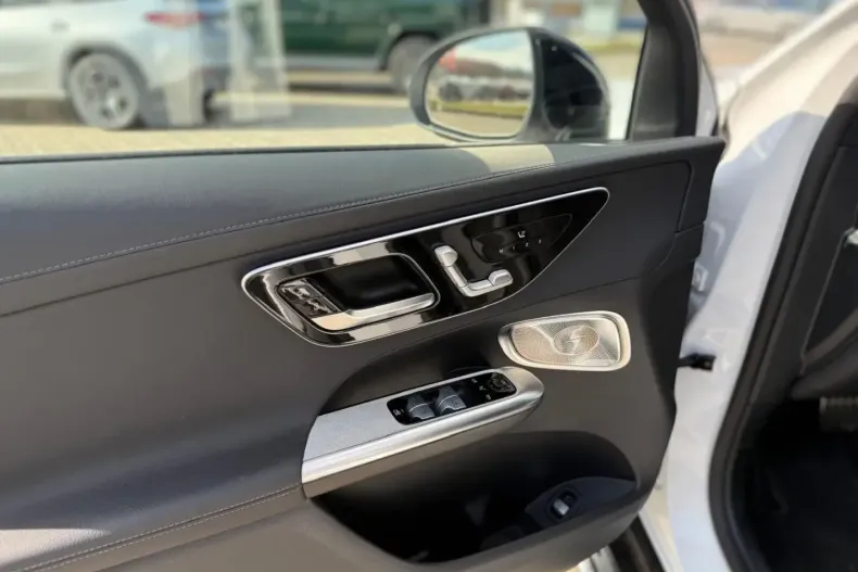 Mercedes-Benz GLC 300 din 2024 cu 24.900 km - oferta MER154675 - foto 11