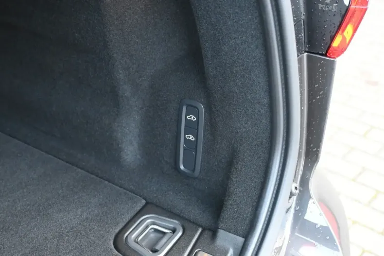 Volvo XC60 din 2023 cu 42.800 km - oferta VOL154683 - foto 7