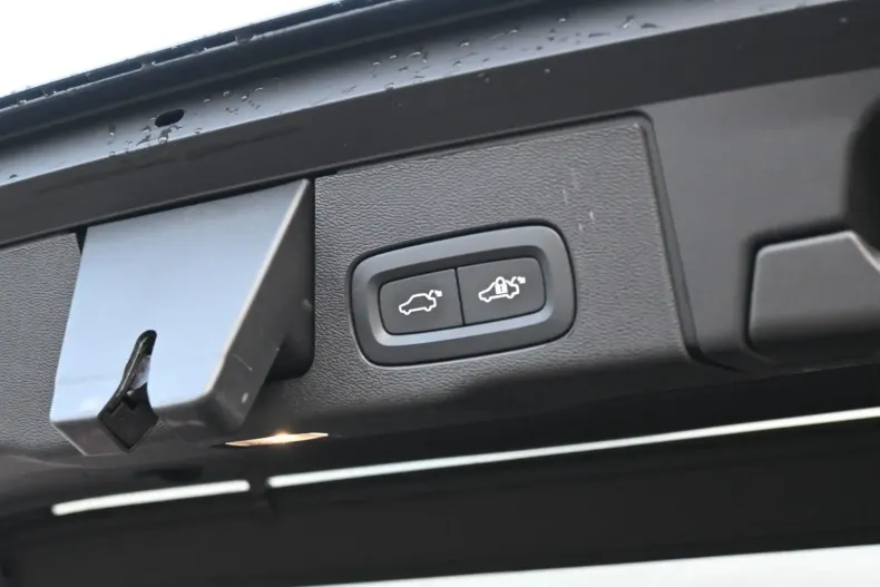 Volvo XC60 din 2023 cu 42.800 km - oferta VOL154683 - foto 8