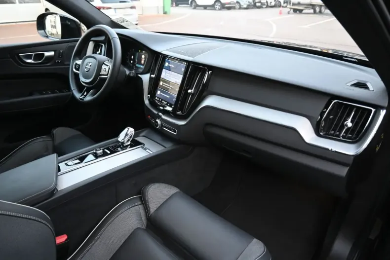 Volvo XC60 din 2023 cu 42.800 km - oferta VOL154683 - foto 13