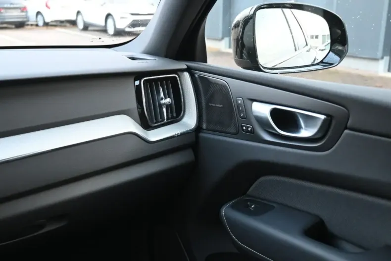 Volvo XC60 din 2023 cu 42.800 km - oferta VOL154683 - foto 18