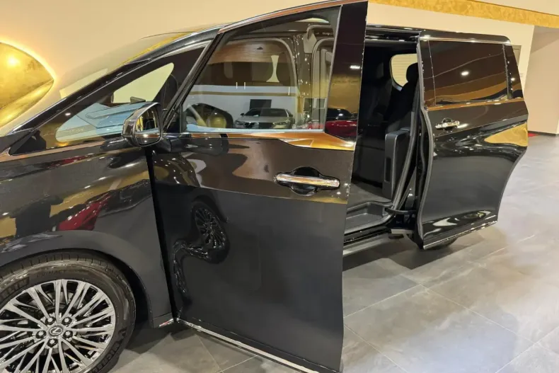 Lexus LM din 2025 cu 50 km - oferta LEX154717 - foto 6