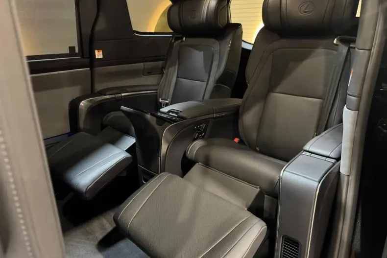 Lexus LM din 2025 cu 50 km - oferta LEX154717 - foto 18