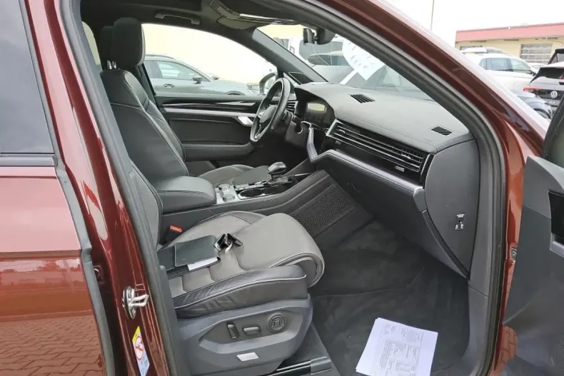 Volkswagen Touareg din 2022 cu 61.936 km - oferta VOL154738 - foto 5